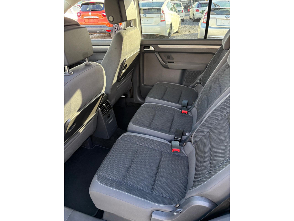 2014 Volkswagen Touran - image 11