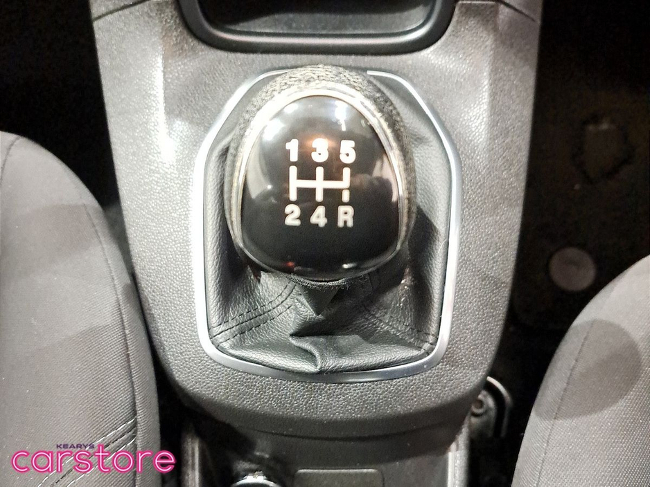 2016 Ford Fiesta - image 16