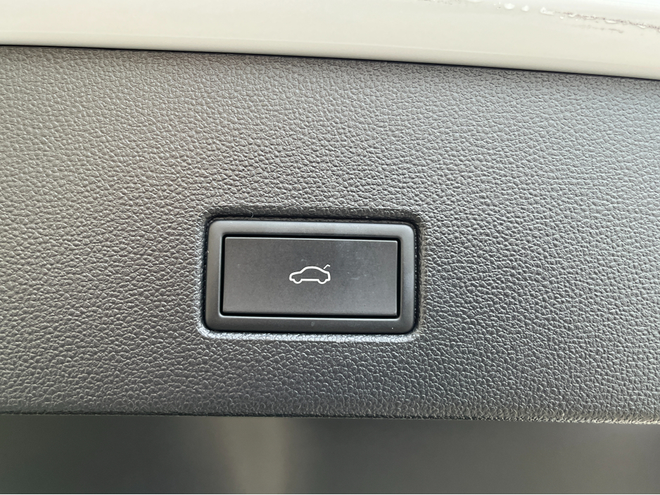 2021 Volkswagen T-Roc - image 9