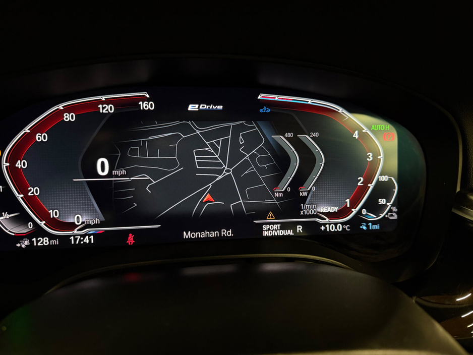 2022 BMW 5 Series - image 25