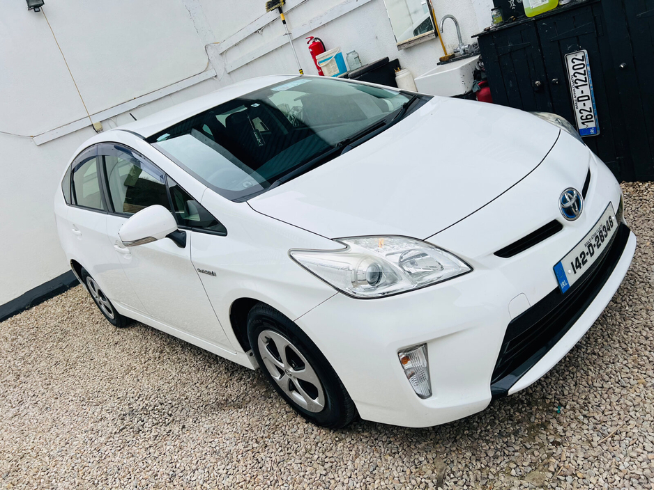 2014 Toyota Prius - image 8