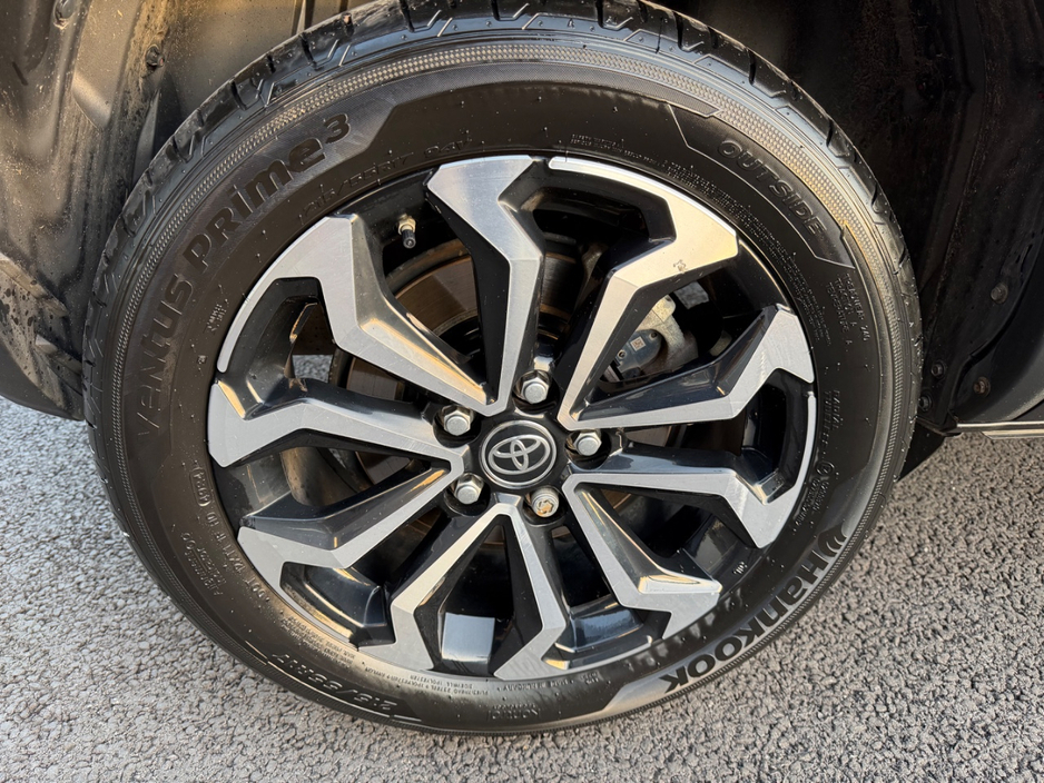 2023 Toyota Yaris Cross - image 13