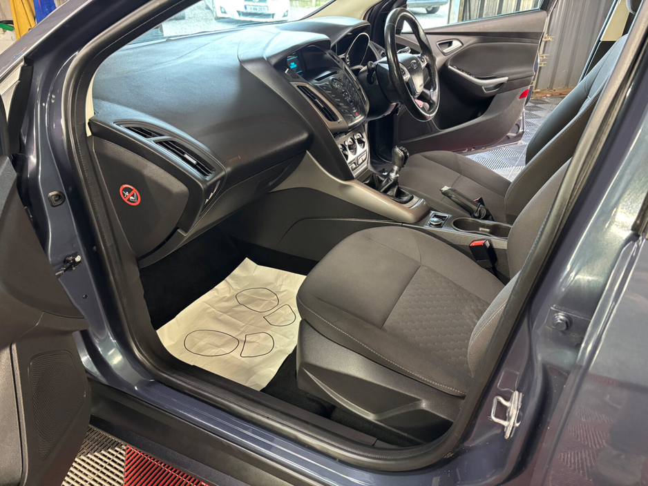 2014 Ford Focus - image 15