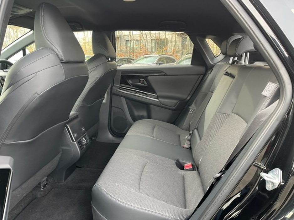 2024 Toyota bZ4X - image 8