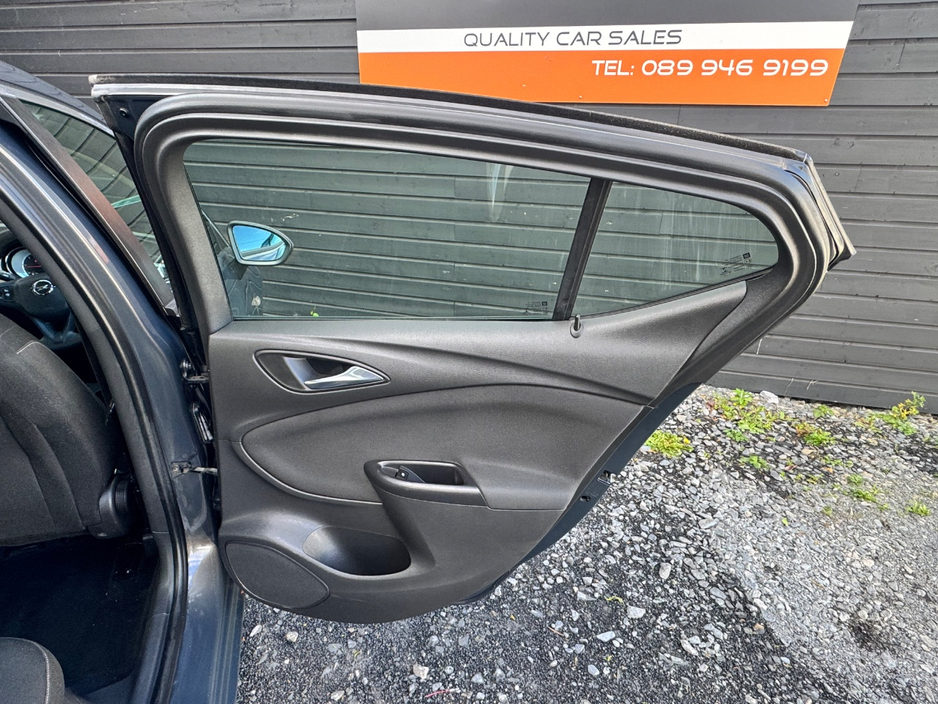 2016 Opel Astra - image 15