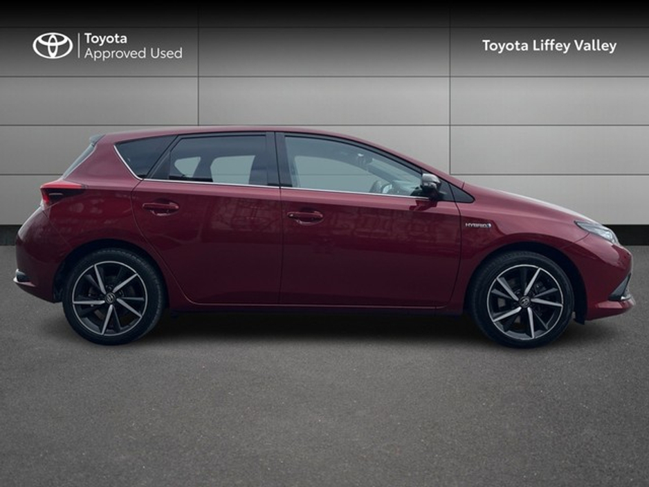 2018 Toyota Auris - image 3