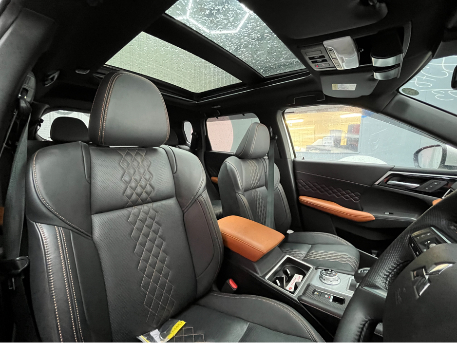 2023 Mitsubishi Outlander - image 12