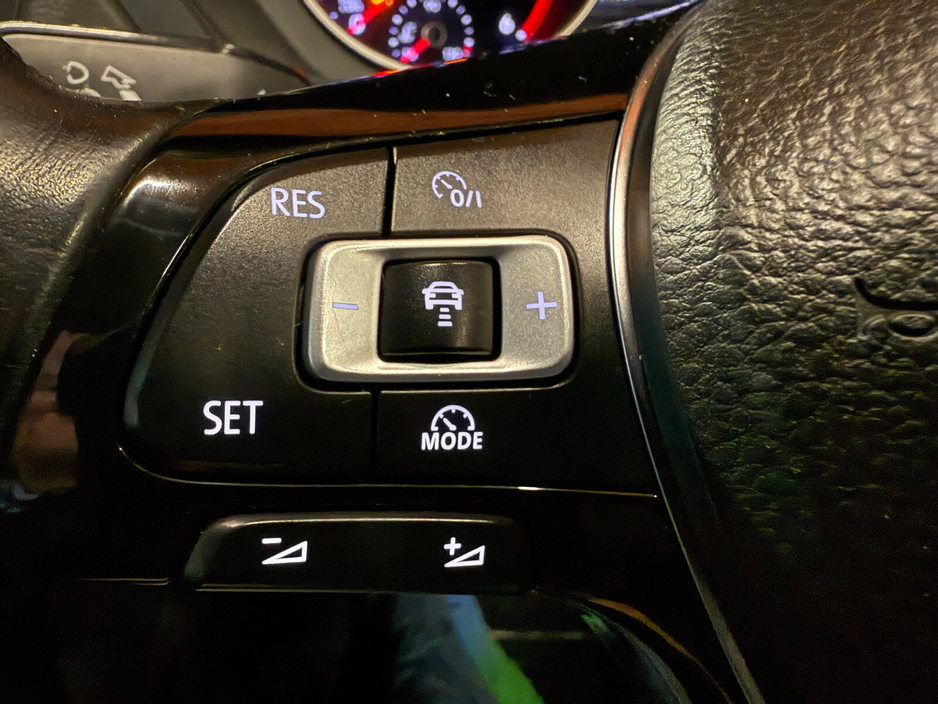 2017 Volkswagen Tiguan - image 20