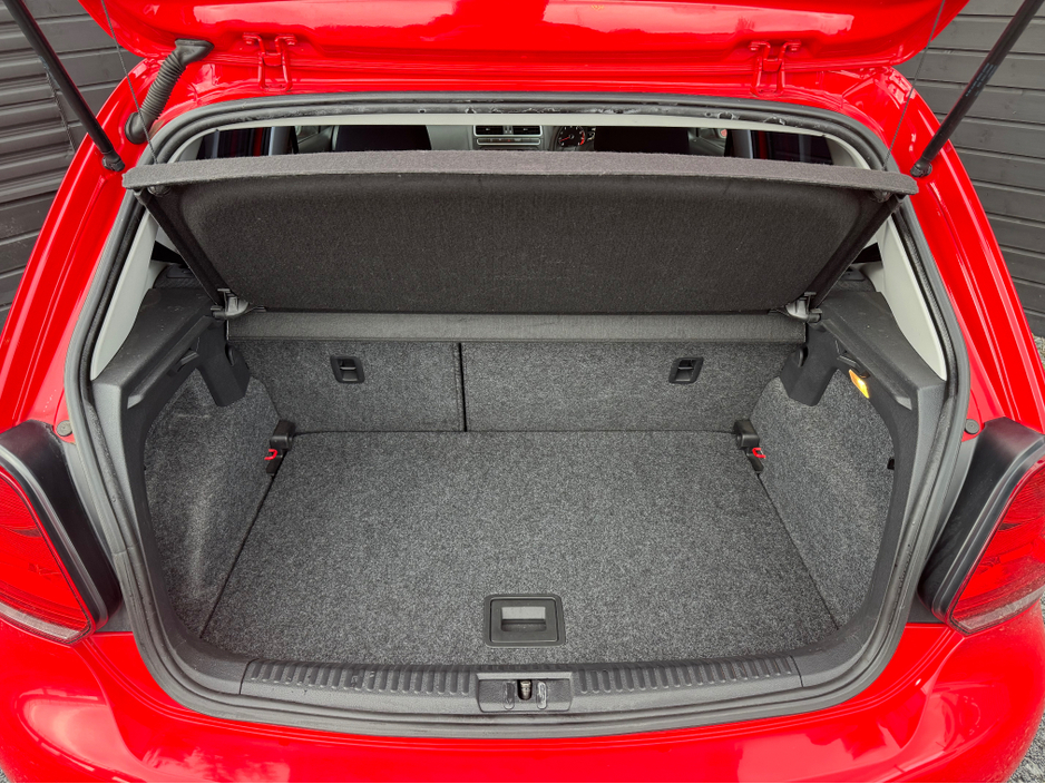 2012 Volkswagen Polo - image 14