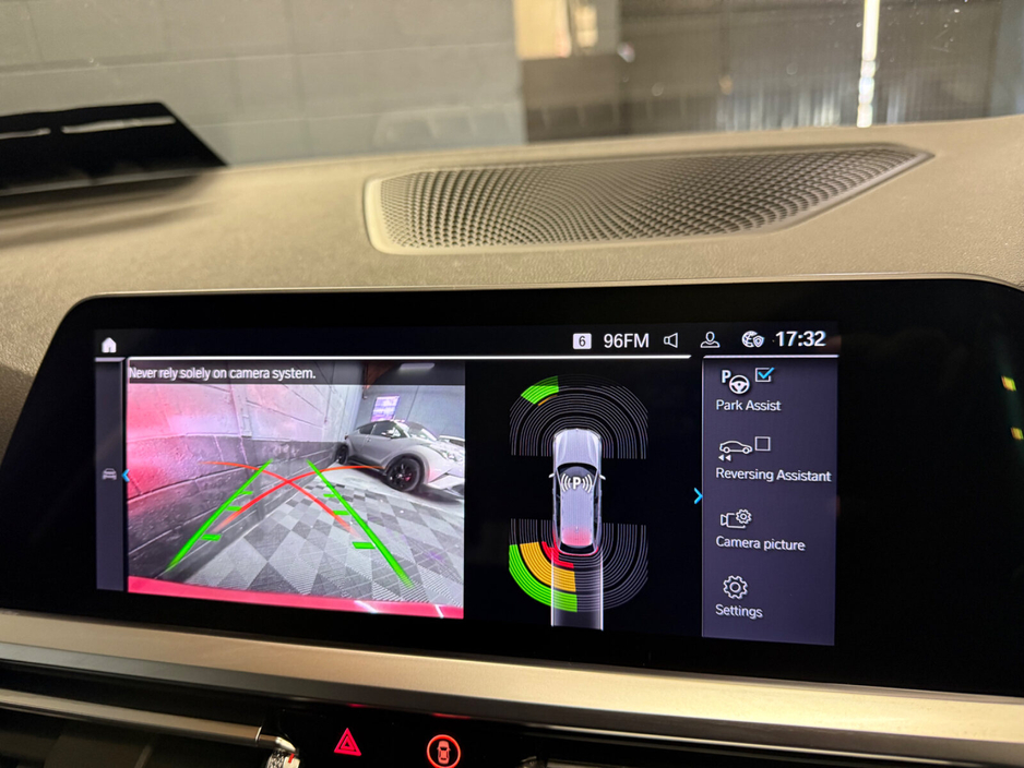 2022 BMW 3 Series - image 11