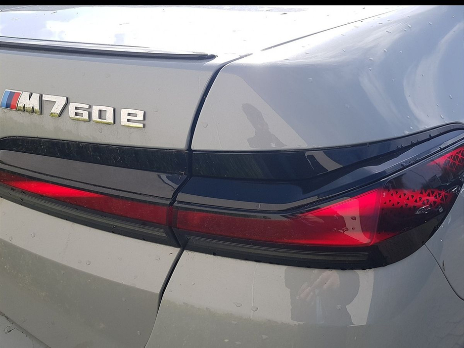 2025 BMW 7 Series - image 18