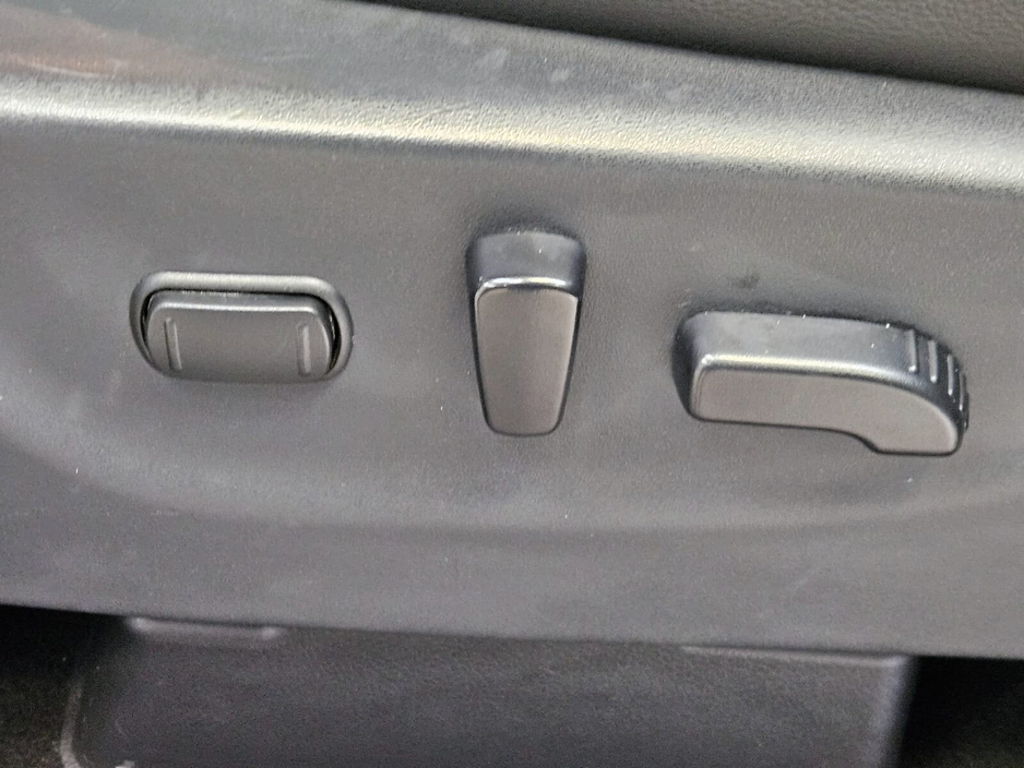 2019 Nissan Navara - image 7