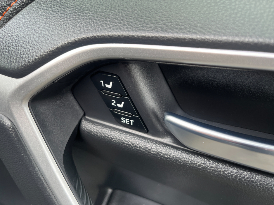 2022 Toyota Rav4 - image 14