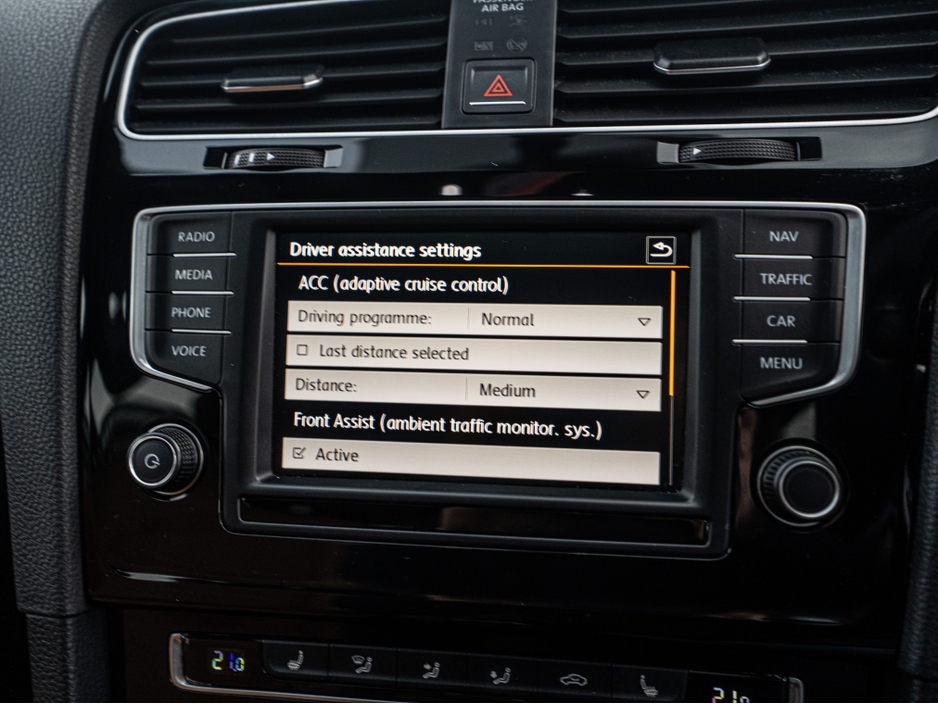 2016 Volkswagen Golf - image 30