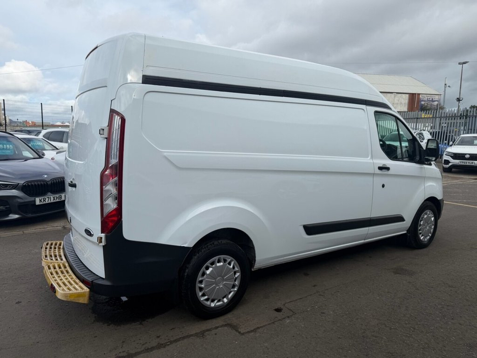 2016 Ford Transit Custom - image 4