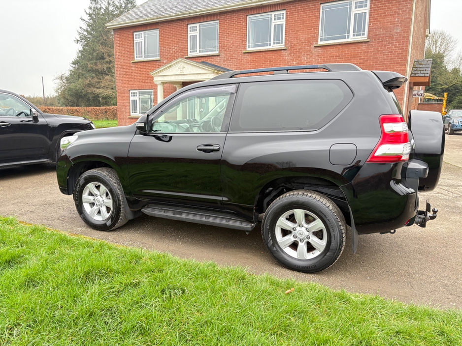 2016 Toyota Landcruiser - image 6
