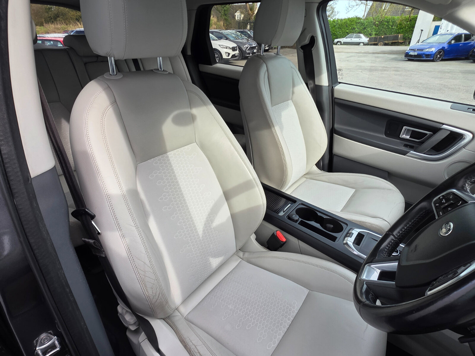 2017 Land Rover Discovery Sport - image 4