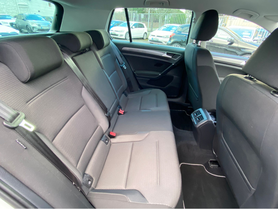 2019 Volkswagen Golf - image 10
