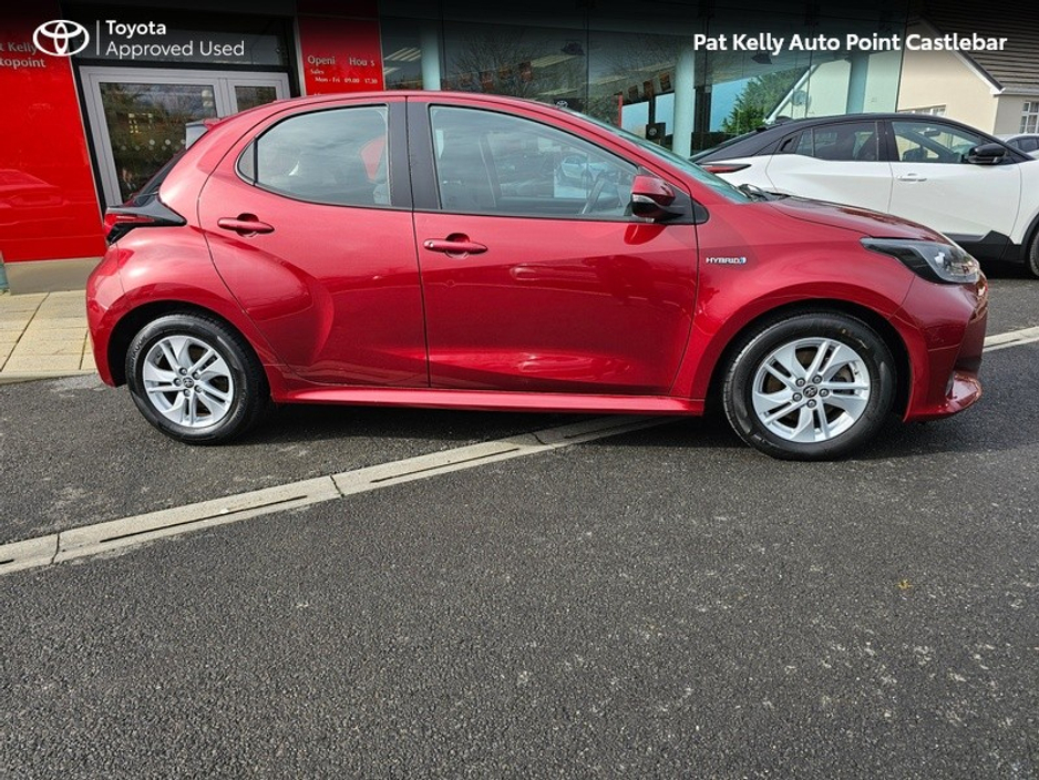 2021 Toyota Yaris - image 3