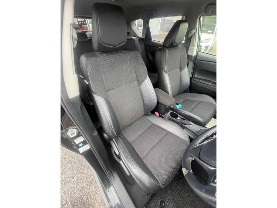 2018 Toyota Auris - image 14