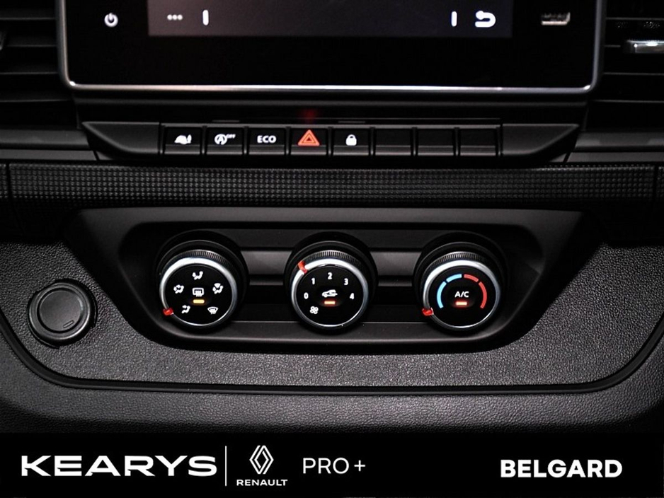 2025 Renault Trafic - image 13