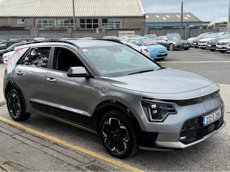 2023 Kia Niro - image 7