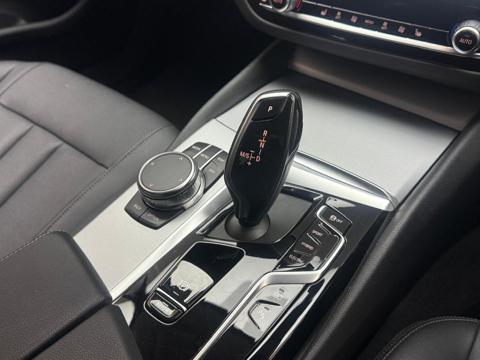 2023 BMW 5 Series - image 17