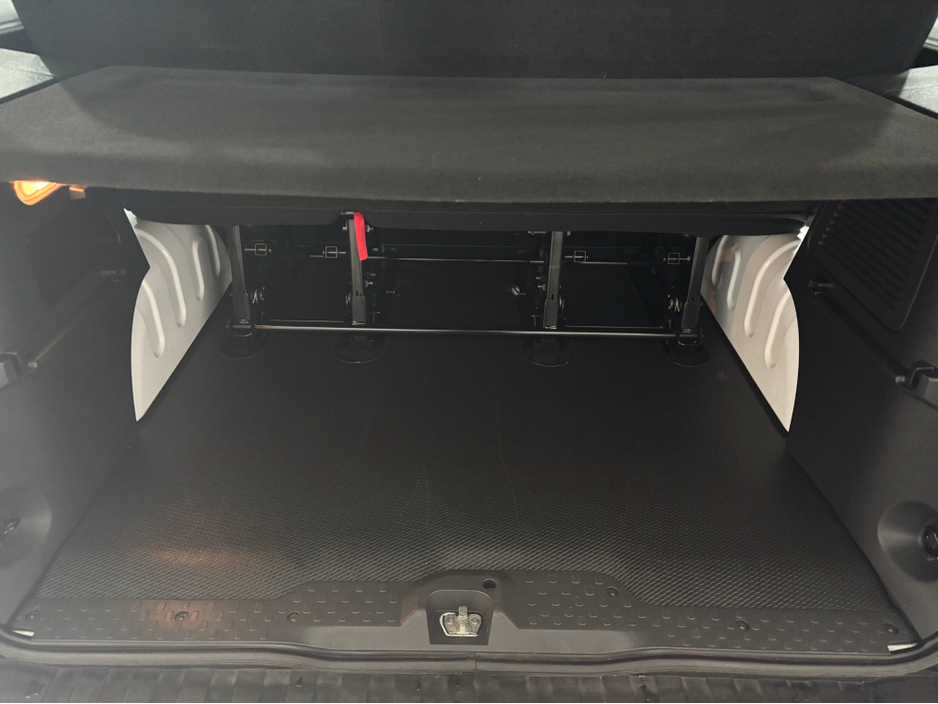 2024 Renault Trafic - image 18