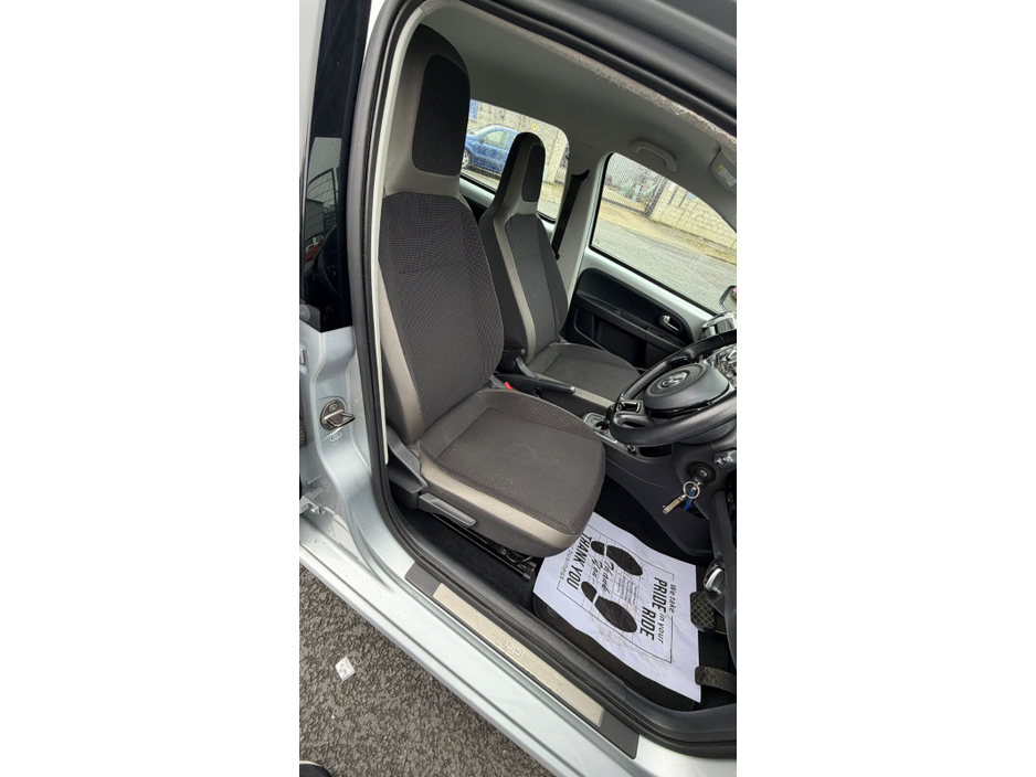 2014 Volkswagen up! - image 12