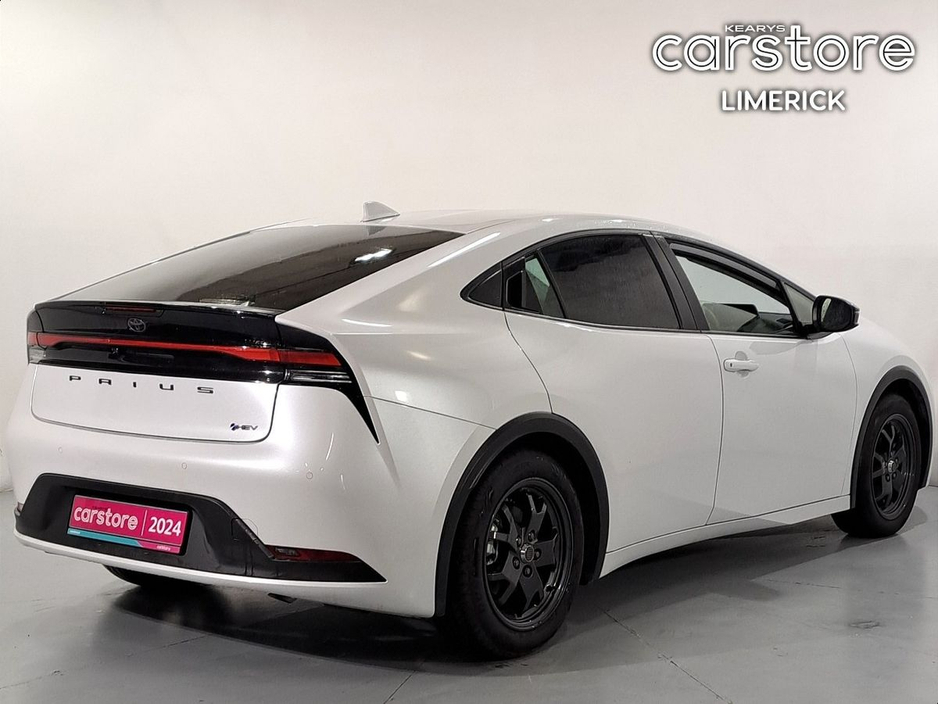 2024 Toyota Prius - image 3