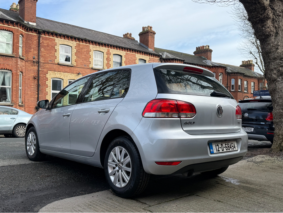 2012 Volkswagen Golf - image 8
