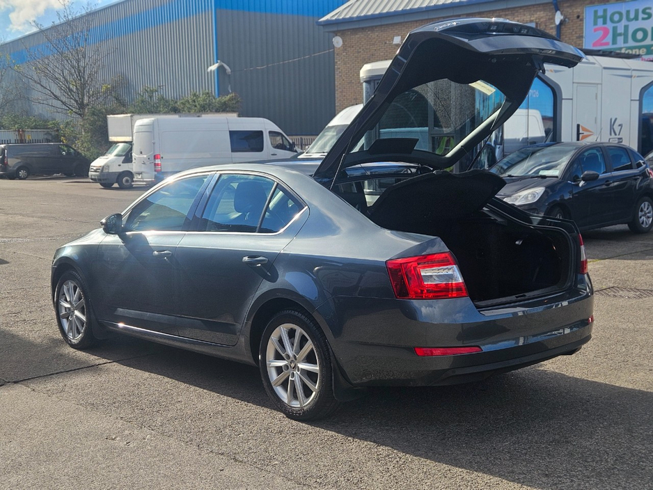 2017 Skoda Octavia - image 3