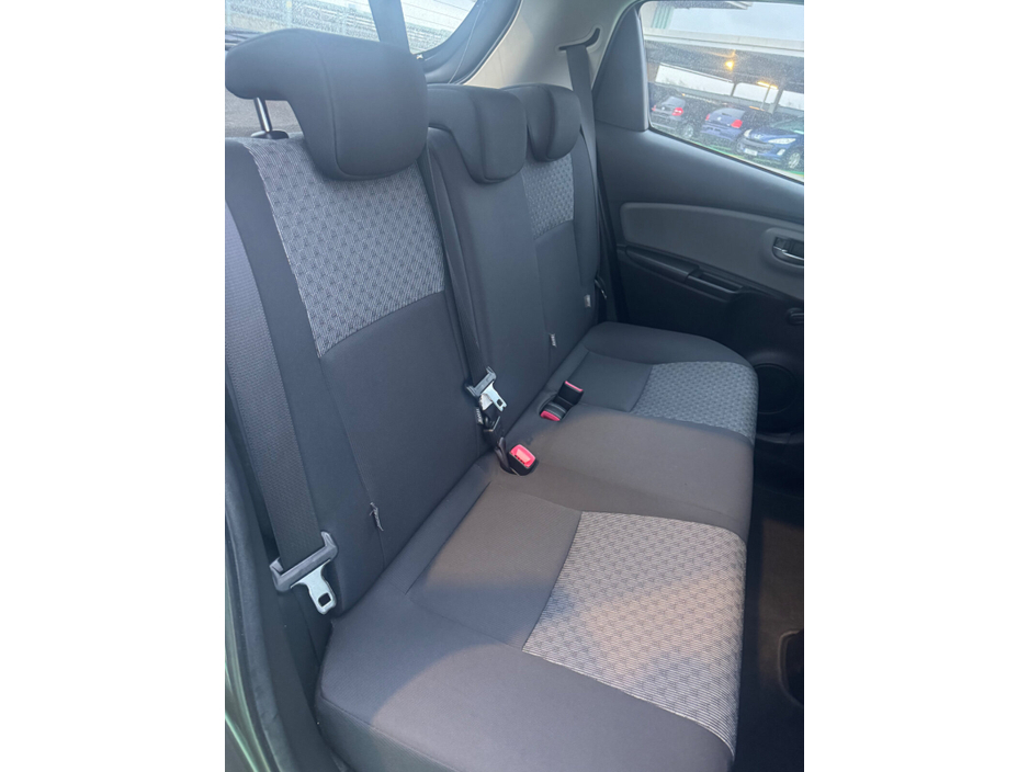 2015 Toyota Yaris 1.0 VVT-i 3Dr Luna €11,950