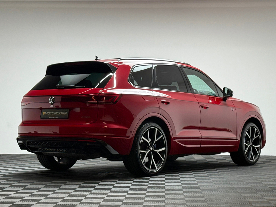 2025 Volkswagen Touareg - image 7