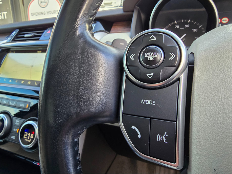 2017 Land Rover Discovery - image 30