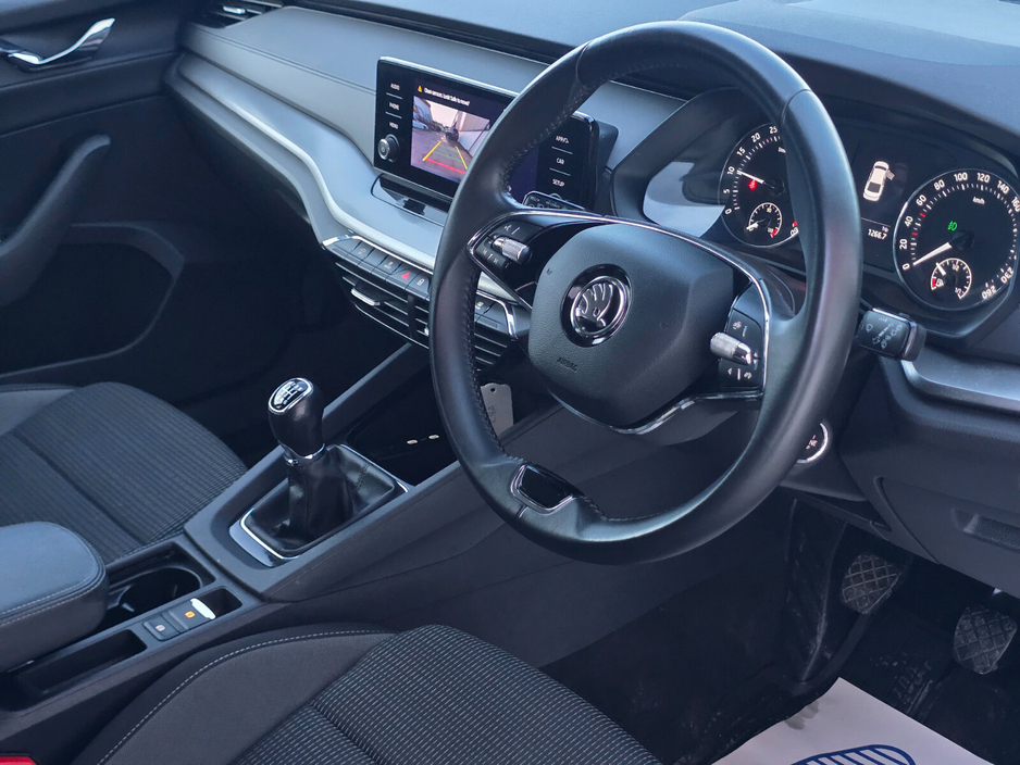 2022 Skoda Octavia - image 30