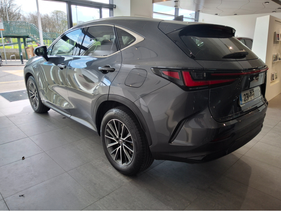 2023 Lexus NX 450 h+ - image 3