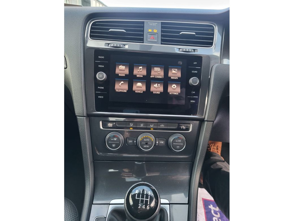 2017 Volkswagen Golf Comfortline 1.0tsi M6F 110HP 5 €15,990