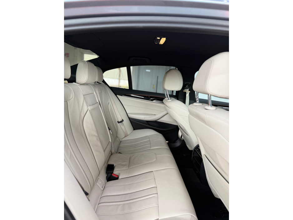 2017 BMW 5 Series - image 17