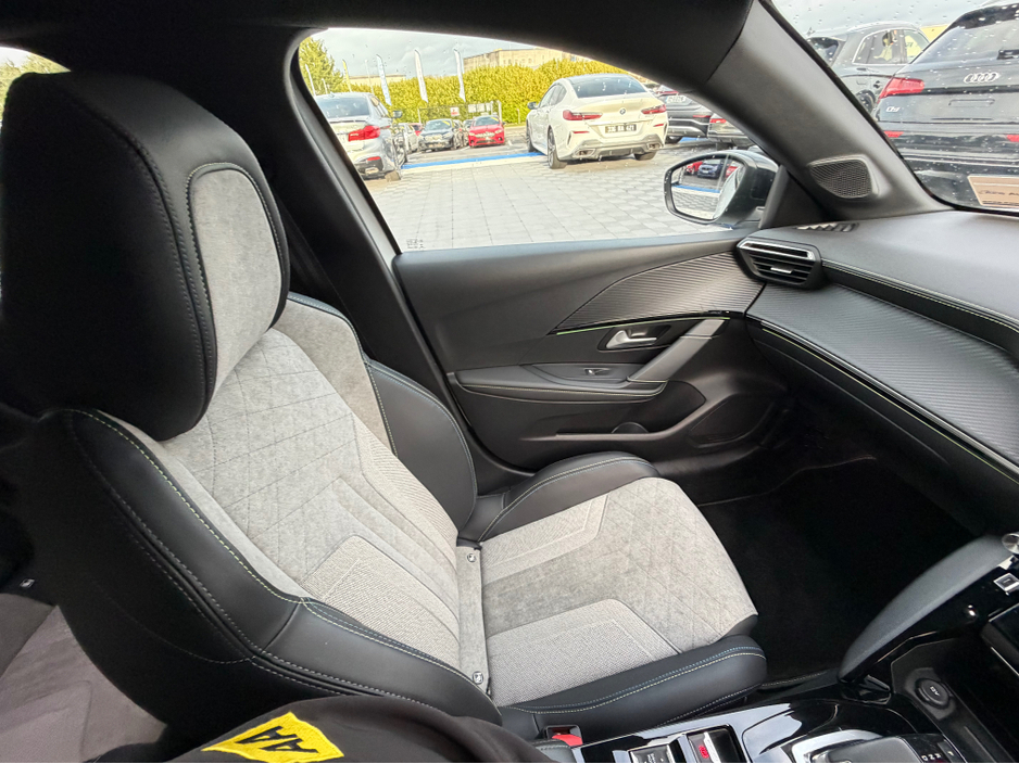 2020 Peugeot 208 - image 27