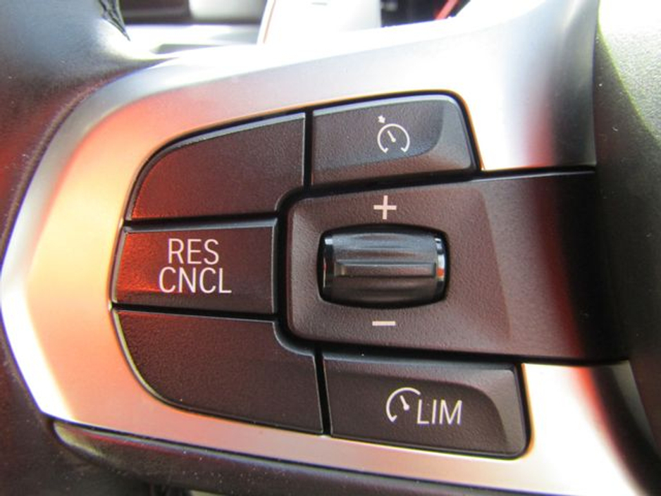 2018 BMW 5 Series - image 29