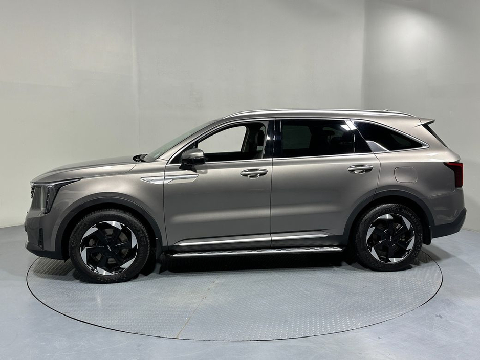 2025 Kia Sorento - image 4