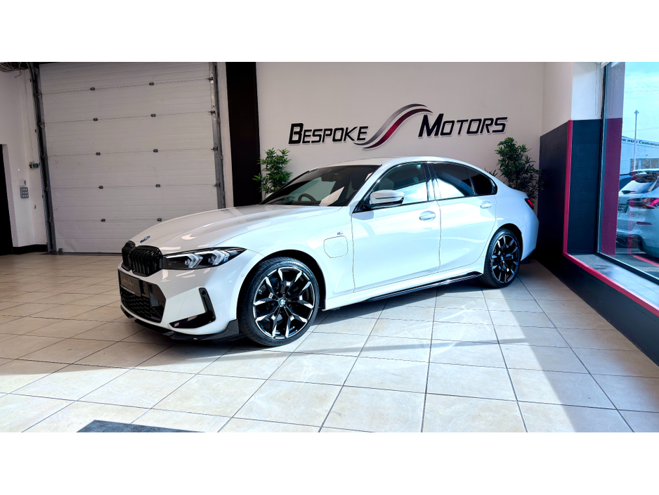 2025 BMW 3 Series - image 17