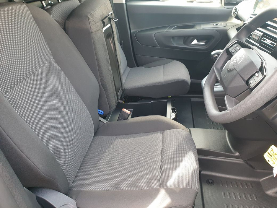 2026 Citroen Berlingo - image 23