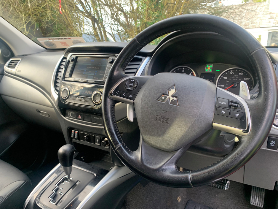 2015 Mitsubishi L200 DID BARBARIAN DCB 4DR 2.5 CR 4WORK €15,995