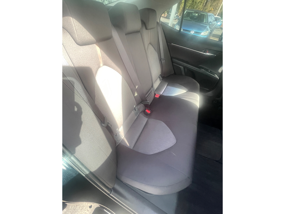 2018 Toyota Camry - image 13