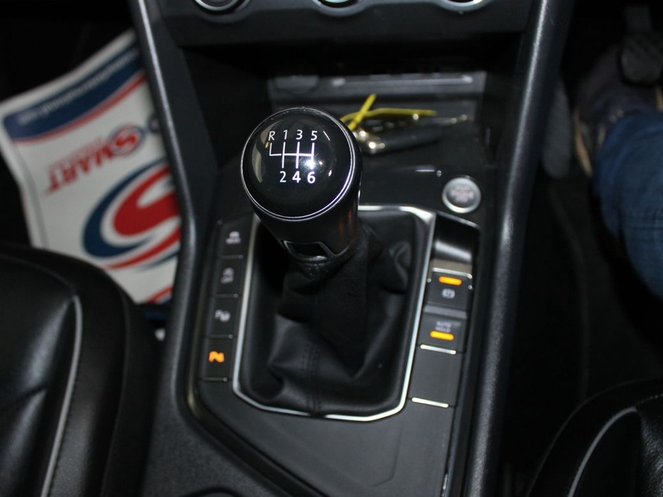 2020 Volkswagen Tiguan - image 23