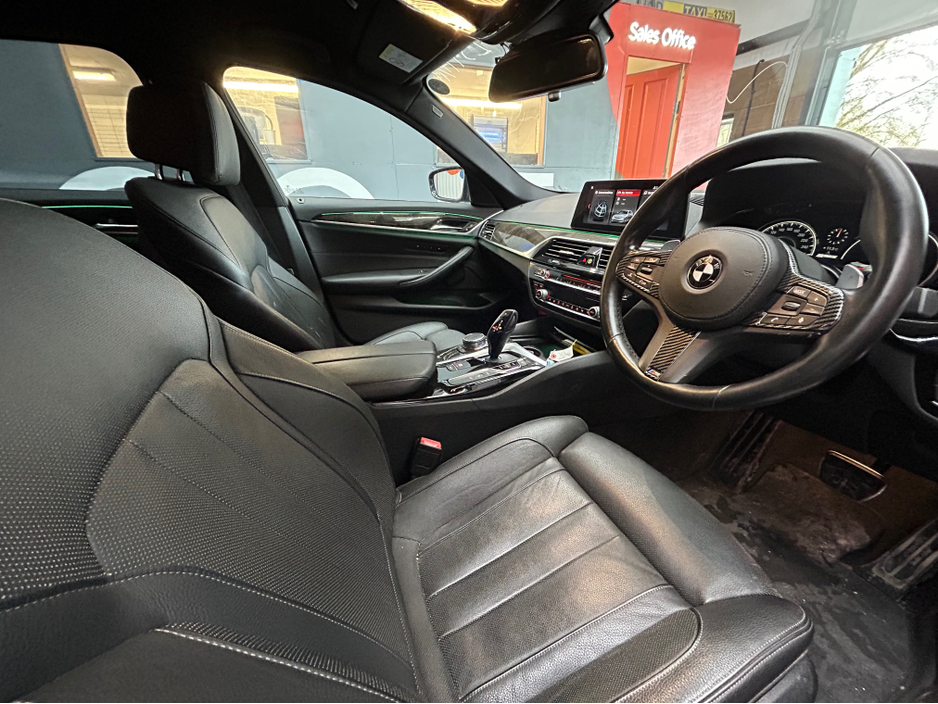 2017 BMW 5 Series - image 4