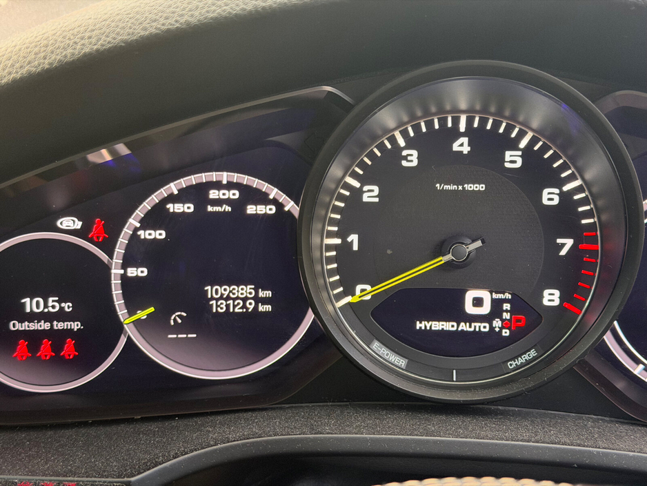 2022 Porsche Cayenne - image 13