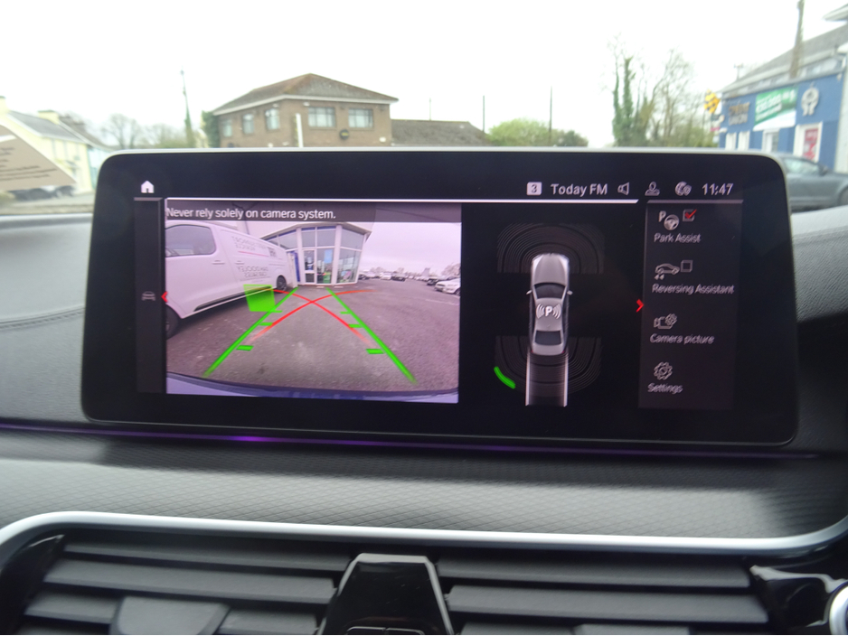 2022 BMW 5 Series - image 11